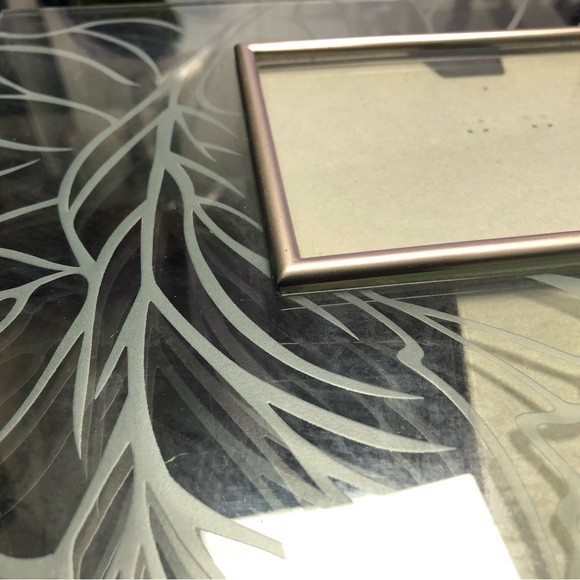 Glass frame - Picture 2 of 2